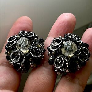 🖤1950s💕HOBÉ signed clip earrings